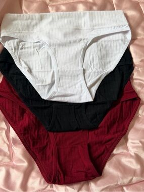 OtterBox 3-Pack Ribbed Bikini Panties in White, Black & Deep Red